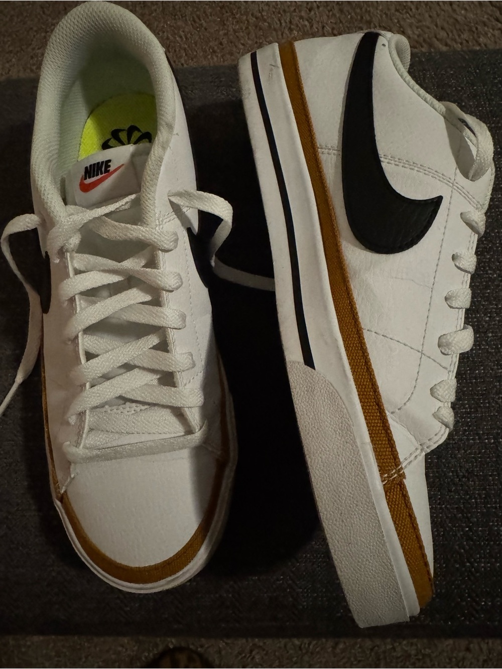 Nike White & Brown Low-Top Sneakers
